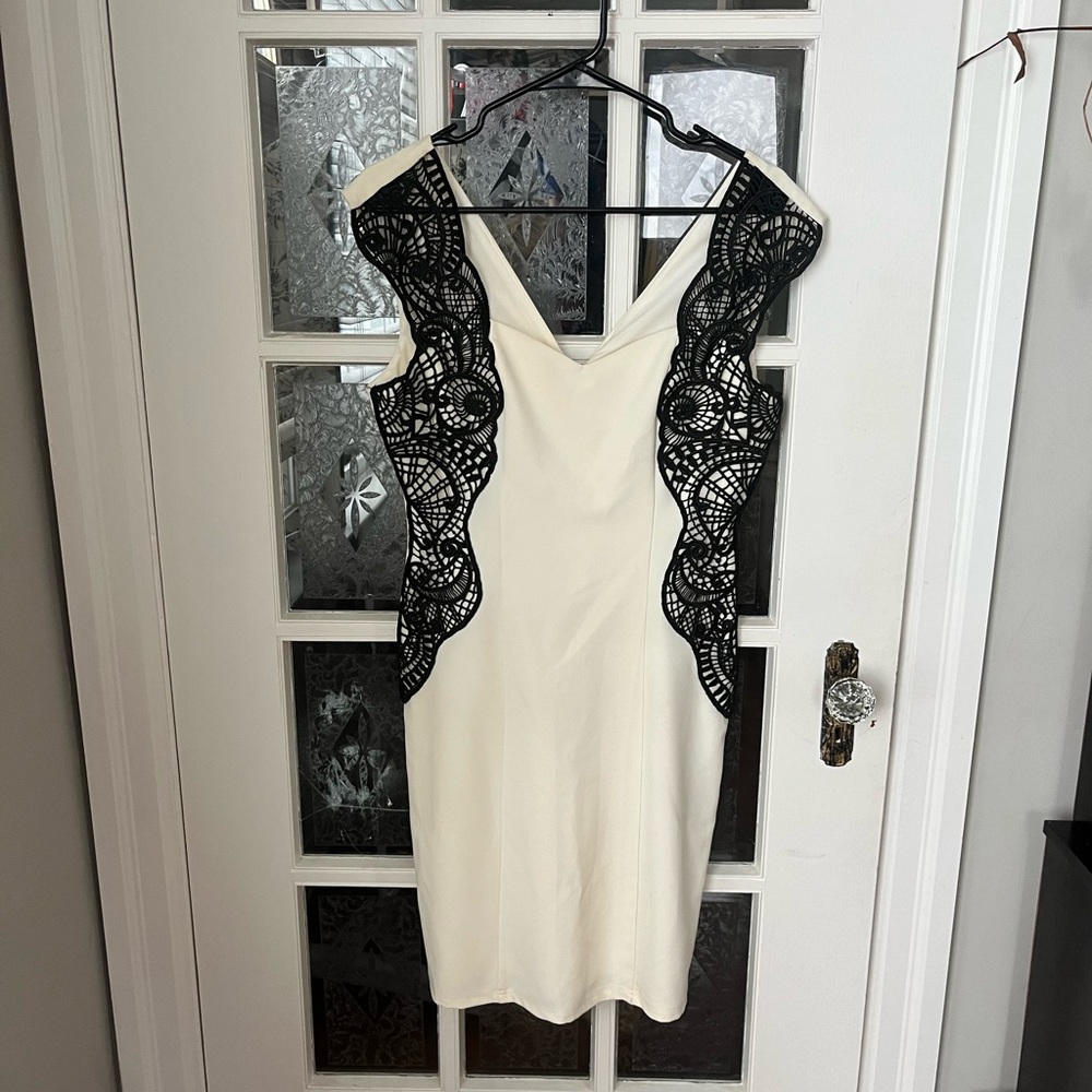Le Chateau Black Lace and Cream Dress | Feminine Dress | Size Small